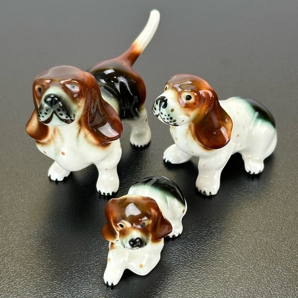 Vintage Small Basset Hounds Set of 3 Dog Puppies
Ceramics Glossy Shelf Sitters - Picture 11 of 11